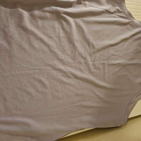 Alo Cool Fit Purple Gray V-Neck Active Tank Top Size XXL. It fit a M or L. - Picture 2 of 6